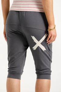 Home Lee: 3/4 APARTMENT PANT GRAPHITE WITH IVORY