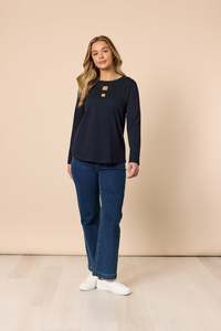 Tops: HEARTS SQUARE TEE NAVY