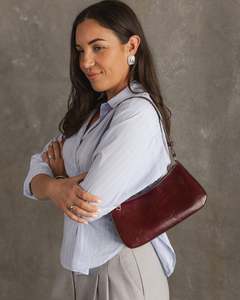 Louenhide: JACQUELINE SHOULDER BAG BURGUNDY PATENT