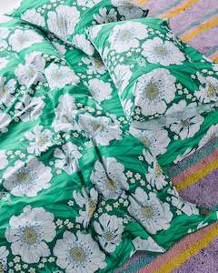 New: Kip & Co Tumbling Flowers Green Cotton Pillowcases 2P Std Set