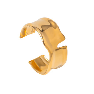 Mē the Label Molten V Bracelet Gold