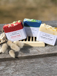 The Trio gift set with a wooden soap dish Eco Savvy
