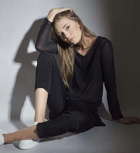 MOOCHI top RRP$199 (8-10)