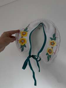 Embroidered collar