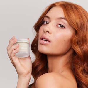 Make Up: Restore Moisture Cream - The One
