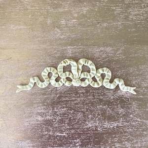 Bows: B15 - French Bow