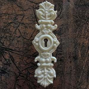 Key Holes: E3 - Large Neo Classic Escutcheon