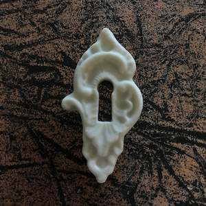 E2 - Medium Neo Classic Escutcheon