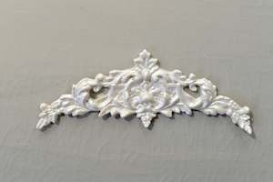 P15 - Floral Pediment