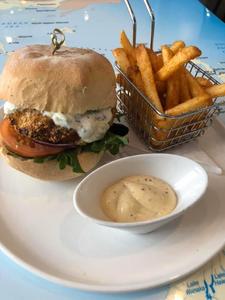 Frontpage: Eleni Burger