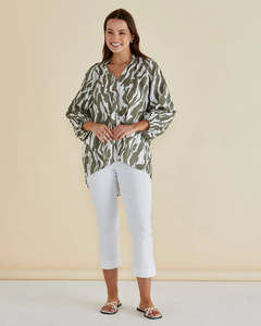 Betty Basics Grazia Blouse | Olive Geometric Print