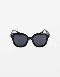 Stella + Gemma Manhatten Polarised Sunglasses | Black
