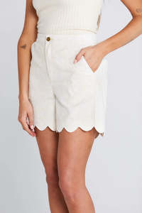 Thing Thing: Thing Thing Everyday Short | Creamy Daisy