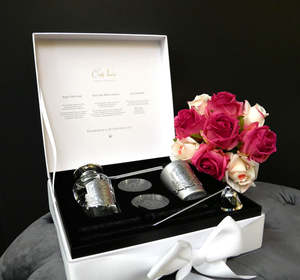 Cote Noire: LUXURY GIFT SET WITH CANDLE SNUFFER AND WICK TRIMMER - WHITE & SILVER - WINTER IN THE CHATEAU - GFA04