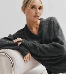 Luxe Cashmere Saddle V Sweater - Graphite