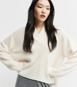 Featherweight Cashmere V - Cream