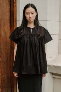 Permanent: Juna Blouse in Black