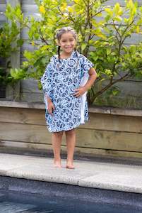 Hooded Towel: Manaaki Hooded Towel - Sky Blue