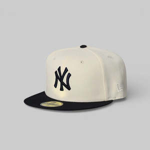 Mens Headwear: New Era New York Yankees Chrome Navy 59FIFTY Fitted