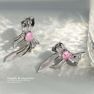 Earrings: Sweet Pink Metal Bow Earrings
