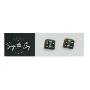 Bookshelf Studs 05