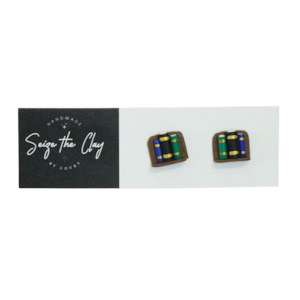 Bookshelf Studs 03