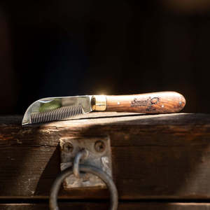 Fold Up Levelling Knife