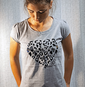 Products: Montar ‘Ava’ T-Shirt