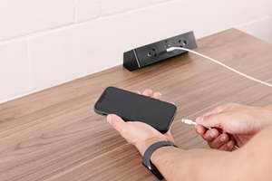 Accessories: Qiksilva Desk Top Power
