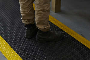 Accessories: Diamond Step Industrial Anti Fatigue Mat