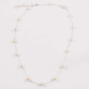 Pearl and Chain Necklace