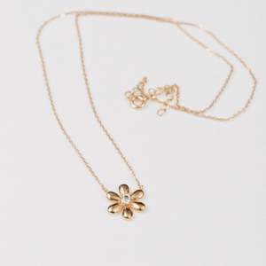 Necklaces: Daisy Necklace