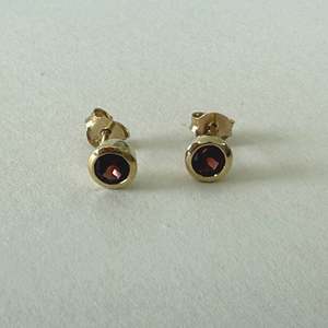 Rubover Set Garnet Studs