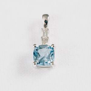 White Gold: Gemma Pendant