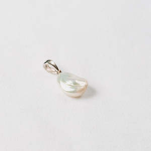 Necklaces: Keshi White Pearl Pendant