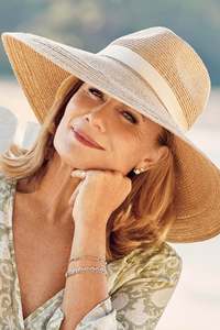 Canopy Bay by Deborah Hutton - Avignon