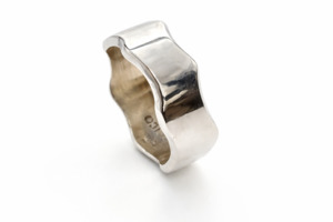 Rings: Plain Sterling Silver Swirl Edge Ring - MA034