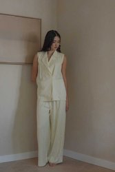 Frontpage: Elongate Elastic Pants in Lemon Drop