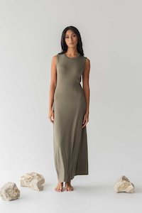 Easy To Care: Cloud Maxi Dress with Cut-out in Olive