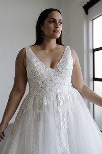 Hera Couture – Assandra Curve