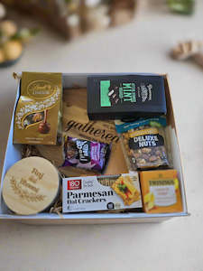 Corporate Gifts: PERSONALISED GIFT HAMPER – WITH ENGRAVED BOARD & CANDLE