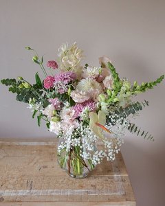 Products: Bella - Soft pink and white flower bouquet - evergreen floral