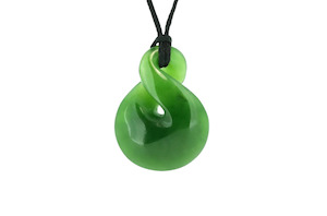 Pounamu: NZ greenstone twist 29x22mm crafted by Luke Gardinar