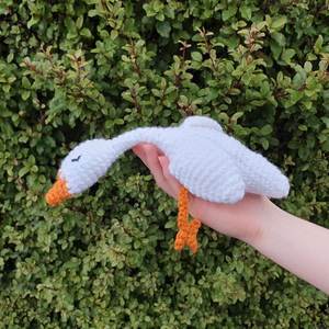Crochet Plush Toy - Suzie Swan