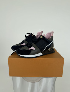 Louis Vuitton: Louis Vuitton Wmns Run Away 'Khaki' - FULL SET