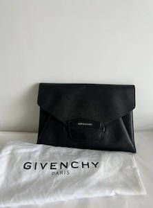 GIVENCHY ANTIGONA ENVELOPE CLUTCH BAG