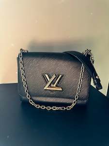 2000 2999: Louis Vuitton Black Epi Twist MM Shoulder Bag