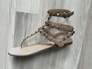 100 300: Valentino Garavani Rockstud sandals