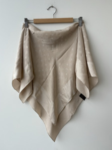 500 999: Louis Vuitton Beige “Châle Monogram” Scarf