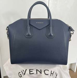 1000 1999: Givenchy Antigona Navy Bag